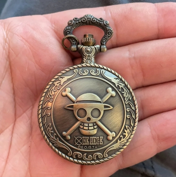 COPY - New anime one piece skull pocket watch battery included - Picture 1 of 6